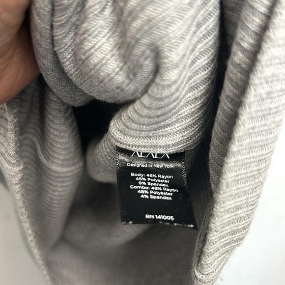 ALALA wander quarter zip - Picture 4 of 5